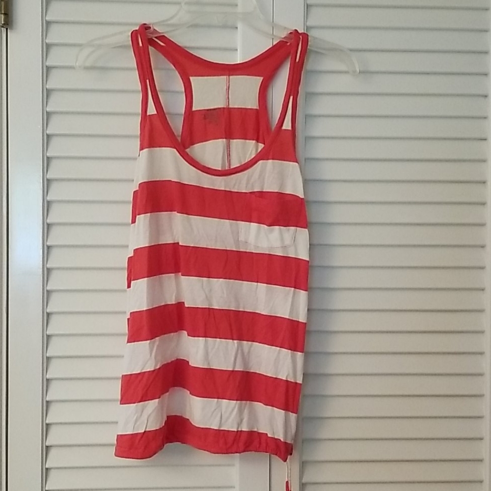 3/$20 🎉 Cute red/white striped tank